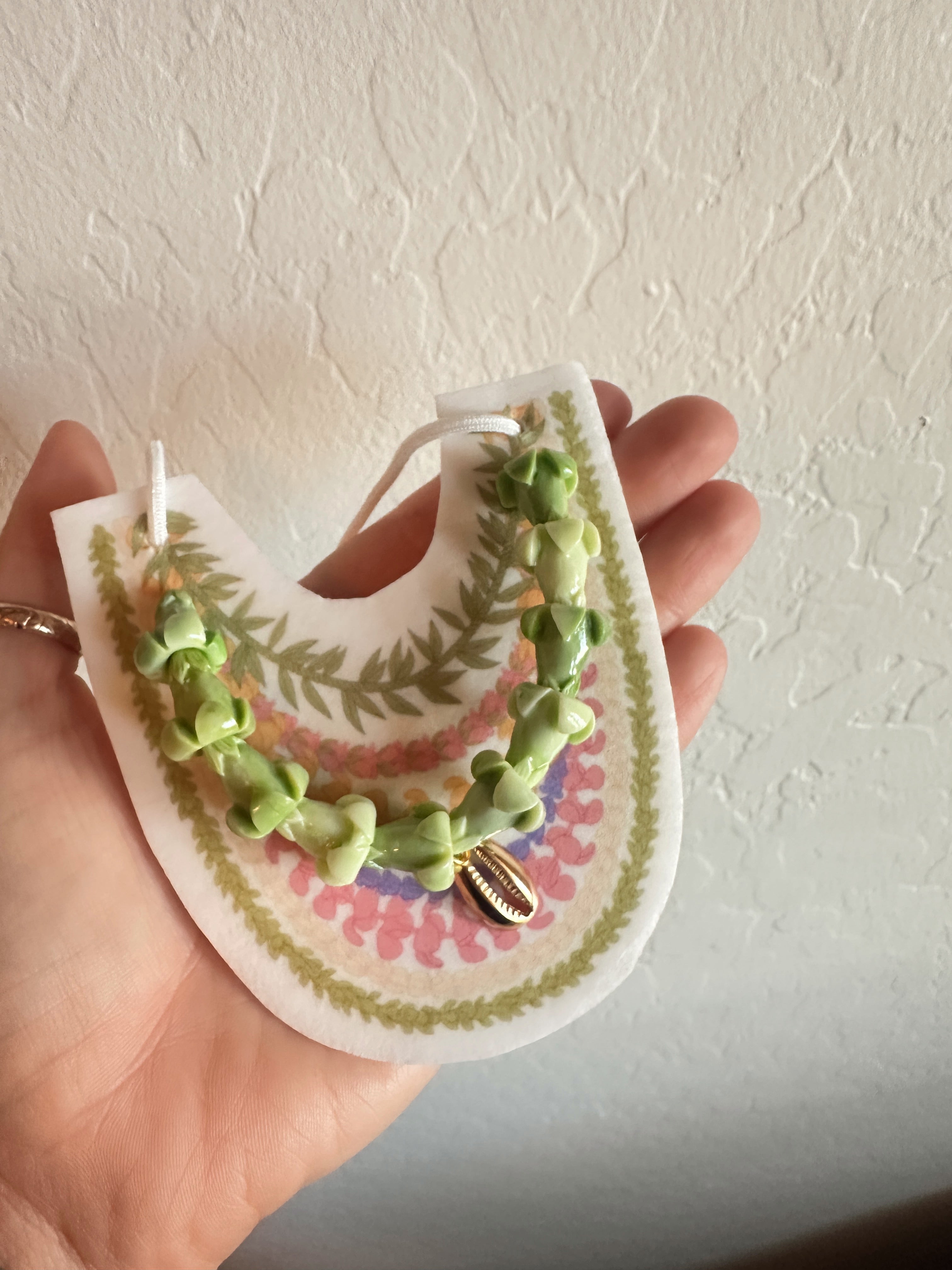 Puakenikeni Beaded Lei